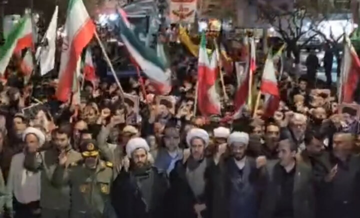 مردم خوی همچنان پای وطن ایستاده‌اند
