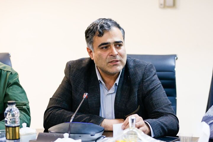 مشگلانی: هر محله‌ای اقدام دارد، باید رسانه را خودش پای کار بیاورد