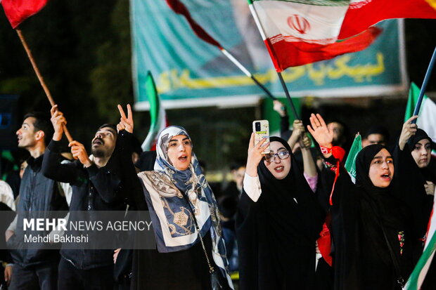 هم‌خوانی نوحه «باید برخاست» در اجتماع قمی‌ها