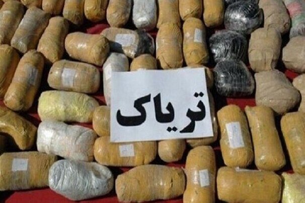 پورخاقان:سمند حامل نزدیک به ۱۵ کیلو تریاک در شهرضا توقیف شد
