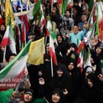کرمانی‌ها همچنان در خیابان هستند