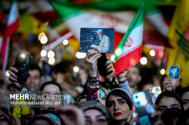 آبگرم در ایستگاه صدم؛ تداوم حضور مردمی در خیابان‌ها
