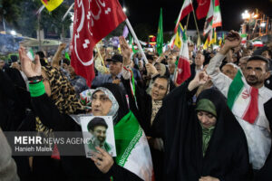 آبیک همچنان در صحنه؛ نودوهفتمین شب حضور مردمی برگزار شد