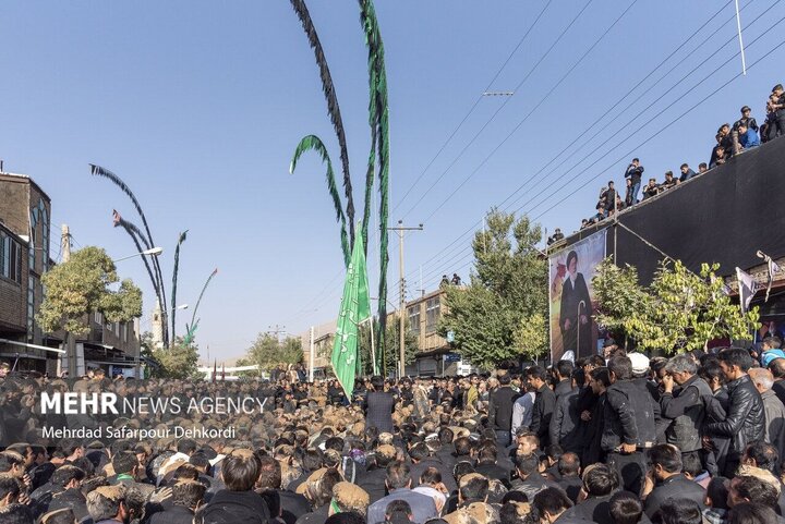 آیین‌های جمعی محرم در بام ایران؛ اینجا مردم پای کار حسین‌اند