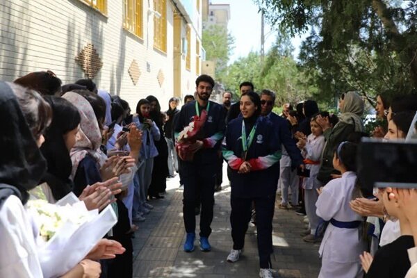 استقبال از دو مدال‌آور کاراته دانشجویان همدان در رقابت‌های جهانی