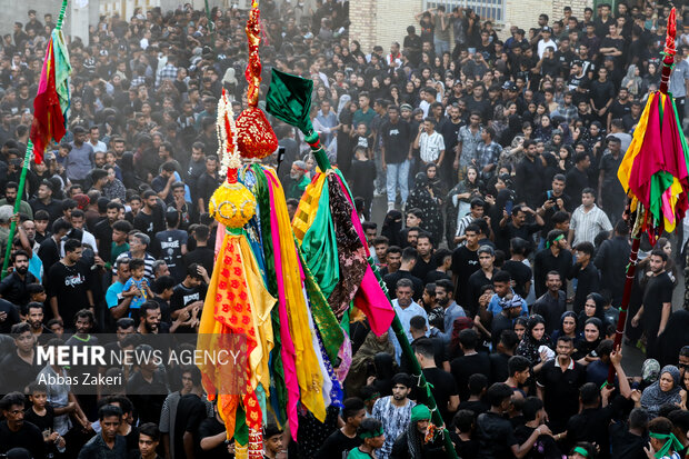 اقامه عزای محرم در هرمزگان؛ از شیر و کتل در میناب تا علم شمشیری در قشم اقامه عزای محرم در هرمزگان؛ از شیر و کتل در میناب تا علم شمشیری در قشم