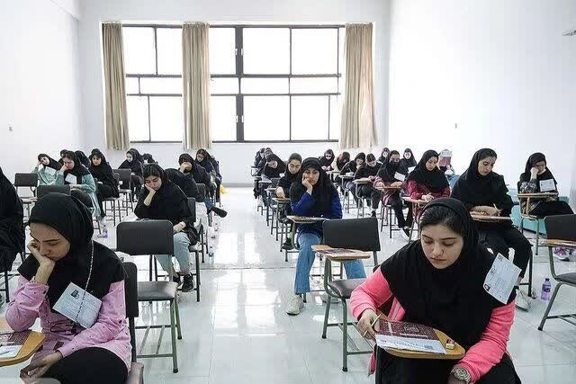 الزام دختران کرمانی به درآوردن چادر در آزمون تیزهوشان بررسی می‌شود