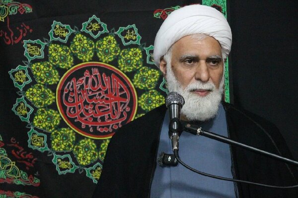امام جمعه کیش: هشدار درباره استحاله فرهنگی و سیاسی درس بزرگ عاشورا است