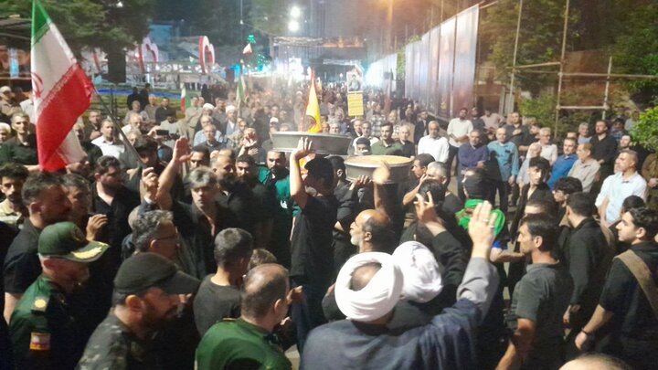 برگزاری آئین سنتی تشت گذاری در اجتماع شبانه مردم آستارا