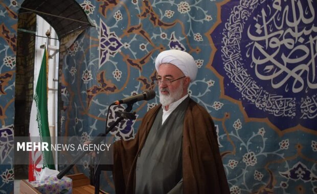 بی اعتمادی به مسئولان ممنوع؛ دشمن از سر استیصال دنبال تفاهم بود
