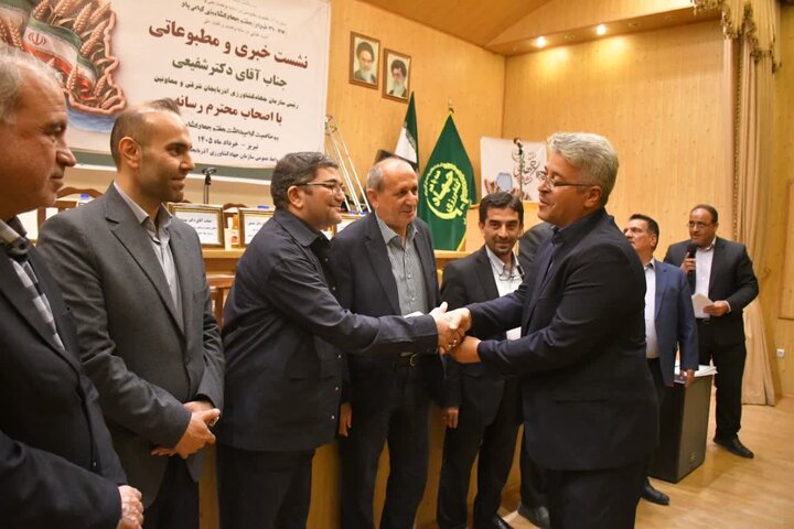 تجلیل از ۱۰ رسانه برتر حوزه کشاورزی در آذربایجان شرقی تجلیل از ۱۰ رسانه برتر حوزه کشاورزی در آذربایجان شرقی
