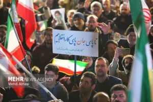 تداوم حضور زنجانی‌ها در صد و دوازدهمین شب دفاع از انقلاب