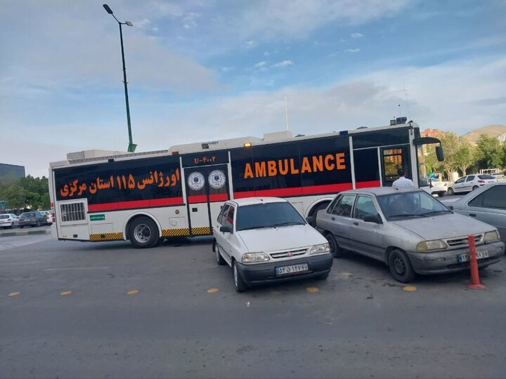 تصادف زنجیره‌ای میان سه دستگاه خودرو در ساوه ۱۹ مصدوم بر جای گذاشت