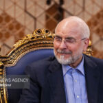 تماس ویدئویی محمدباقر قالیباف با خانواده شهید مدرسه میناب