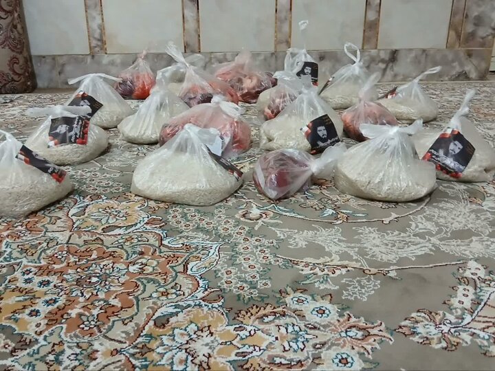 توزیع بیش از ۴ هزار بسته معیشتی و طبخ ۱۲۴ هزار پرس غذای گرم در لرستان توزیع بیش از ۴ هزار بسته معیشتی و طبخ ۱۲۴ هزار پرس غذای گرم در لرستان