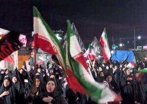 عزاداری مردم آب‌پخش در گذرگاه مقاومت