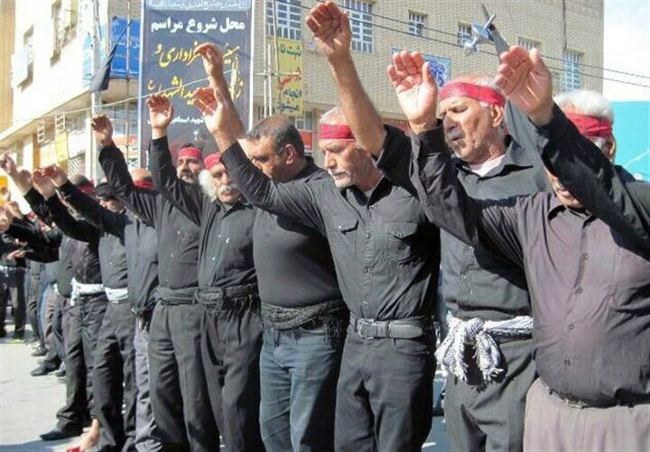 فارس مهد آیینهای عاشورایی؛ از چکچکوی استهبان تا سینه زنی قطاری شیراز فارس مهد آیینهای عاشورایی؛ از چکچکوی استهبان تا سینه زنی قطاری شیراز