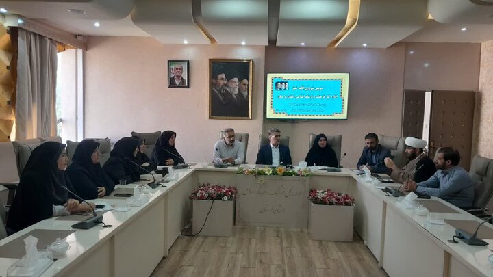 لزوم اقامه نماز اول وقت در محیط‌های اداری لرستان
