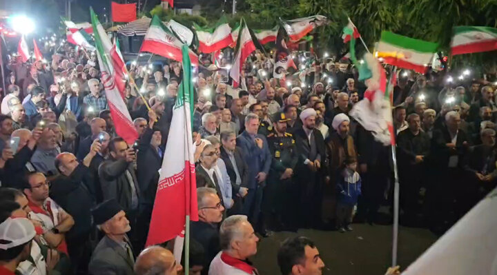 مردم خوی پای انقلاب و رهبری ایستاده‌اند