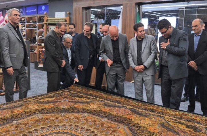 معاون بازرسی کل کشور از نمایشگاه توانمندی‌های تولیدی قم بازدید کرد