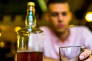 نوشیدن یک نوشیدنی الکلی در روز باعث ابتلا به این 10 نوع سرطان می شود
