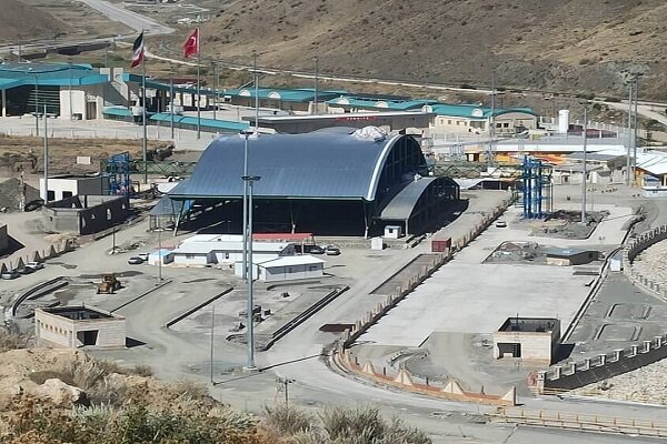پایانه مرزی رازی قطب تجارت شمال‌غرب کشور؛ صادرات ۷۰ درصد رشد یافت