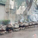 پخت ۷۲ دیگ غذای نذری توسط هیئت «حسین جان» در روز عاشورا