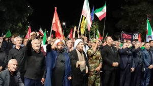اجتماع شبانه مردم سلماس در حمایت از آرمان‌های انقلاب