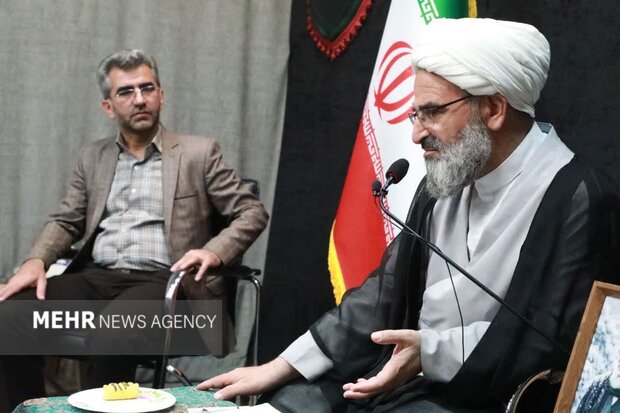 الگوگیری از سبک زندگی شهدا؛ زندگی شهدای فرهنگی مستند سازی شود