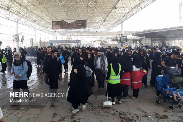 ایلام در مدار خدمت به زائران اربعین؛ شور حسینی در مهران شکل گرفت