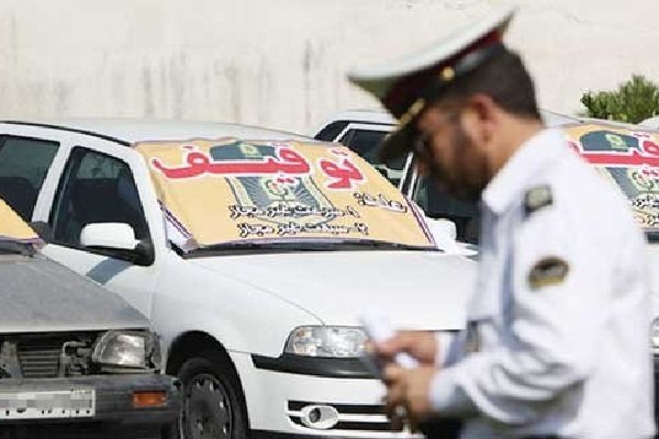 تاکسی پژو با ۴۰ میلیون تومان خلافی در آزادراه نطنز - کاشان توقیف شد 