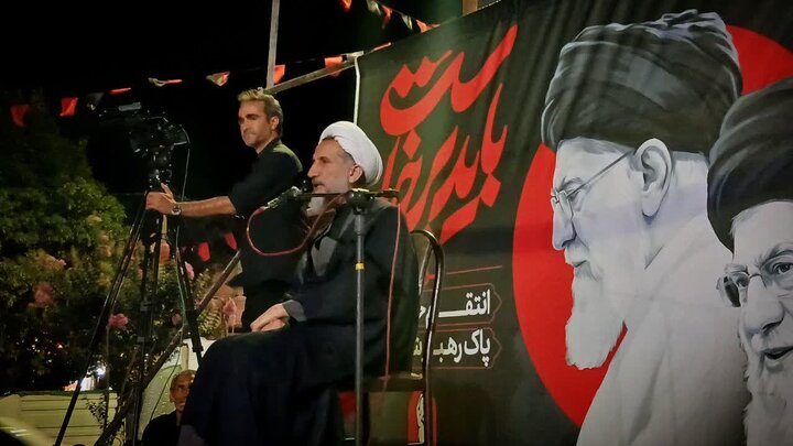 تداوم راه امامین انقلاب در گروه پیروی از ولایت فقیه و حفظ وحدت است
