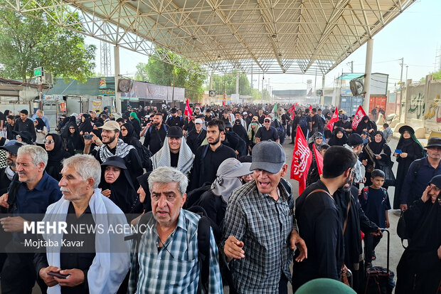 تردد زائران از مرز مهران از یک‌میلیون و ۳۸۰ هزار نفر گذشت