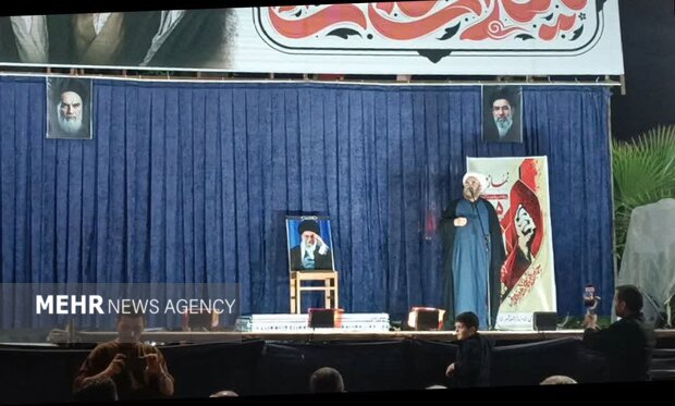 حجت الاسلام داودی: نماز جمعه پاسخ قاطع به تفکر جدایی دین از سیاست است