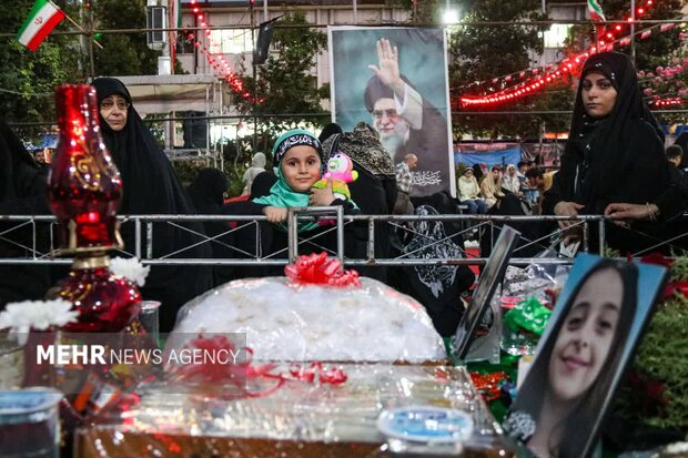 دیار میرزا در سوگ دردانه اباعبدالله (ع)؛ سفره های نذری برپا شد دیار میرزا در سوگ دردانه اباعبدالله (ع)؛ سفره های نذری برپا شد