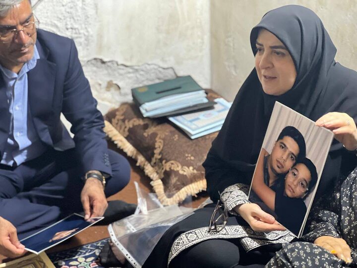 دیدار مهاجرانی با خانواده شهدای حمله جنایتکارانه آمریکا به بندر خمیر