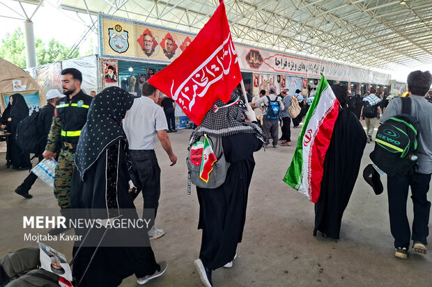 مهران در اوج ایثار؛وقتی گرمای۵۰درجه در برابر عشق به اربعین رنگ می‌بازد