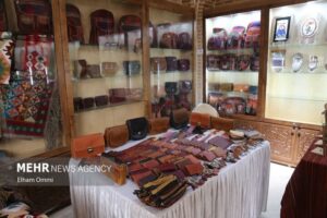 نمایشگاه دستاوردهای هنری و صنایع‌دستی افراد دارای معلولیت در سنندج