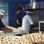 پخت ۱۷۰۰ قرص نان نذری در قائنات برای زائران حسینی