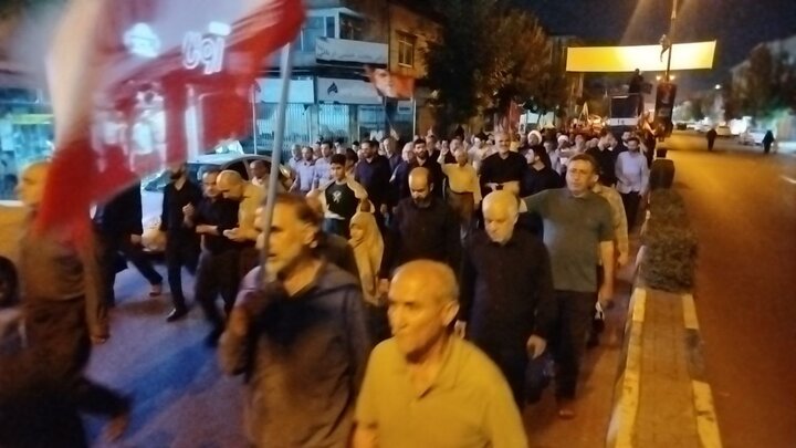 گزارش میدانی خبرنگار مهر از حضور مردم آستانه در اجتماع شبانه