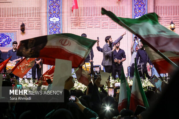 اجرای محمد اسداللهی خواننده حماسی در برنامه محفل