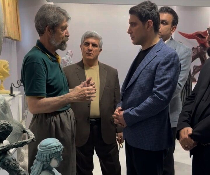 استاندار کردستان از کارگاه ۲ هنرمند نامدار سنندجی بازدید کرد