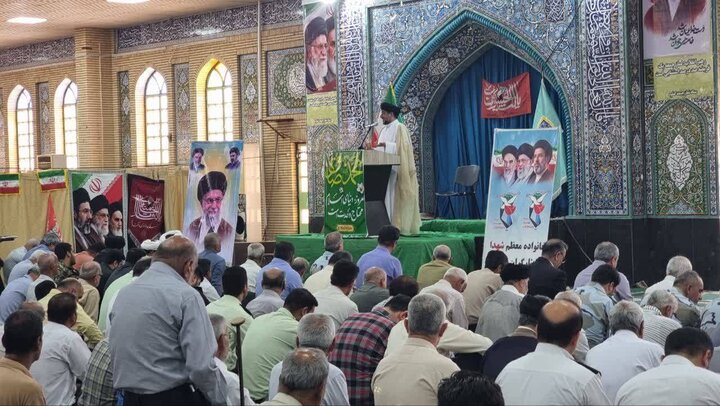 امام جمعه گناوه: تقویت وحدت و همدلی رمز عبور از جنگ ترکیبی دشمن است امام جمعه گناوه: تقویت وحدت و همدلی رمز عبور از جنگ ترکیبی دشمن است