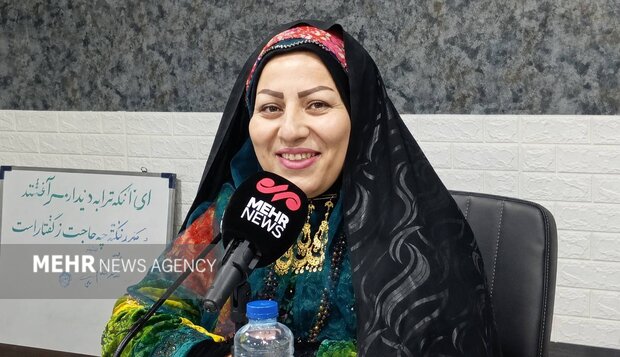 بانویی که ماند تا روستا بماند؛ روایت زنی که اشتغال را به خانه‌ها برد