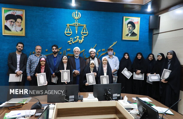 تأکید رئیسکل دادگستری سمنان بر نمود انس باقرآن در رفتار کارکنان قضایی تأکید رئیسکل دادگستری سمنان بر نمود انس باقرآن در رفتار کارکنان قضایی