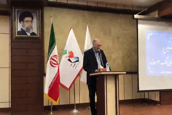 تجلیل از خانواده های شهدای جنگ تحمیلی ۱۲ روزه در تبریز