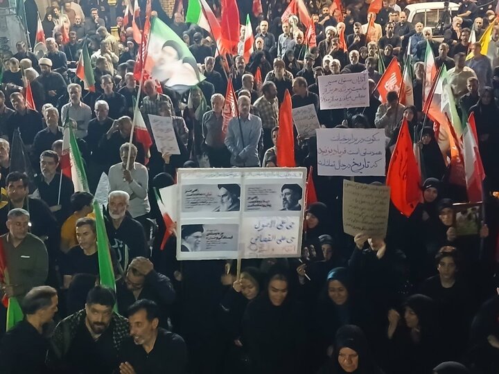 تداوم اجتماع زنجانی‌ها در میدان دفاع از میهن