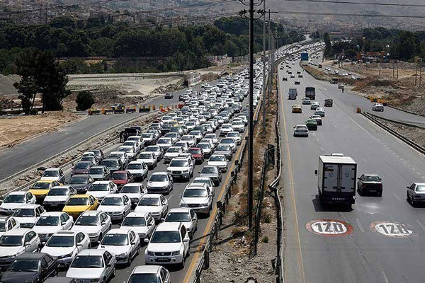 ترافیک در محورهای مواصلاتی قزوین پرحجم است