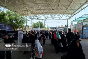 تردد زوار اربعین در مرز مهران از ۲ میلیون و ۱۰۰ هزار نفر عبور کرد