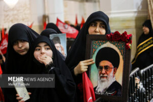 جلوه‌هایی از حضور پرشور قمی‌ها در چهلم تشییع قائد امت